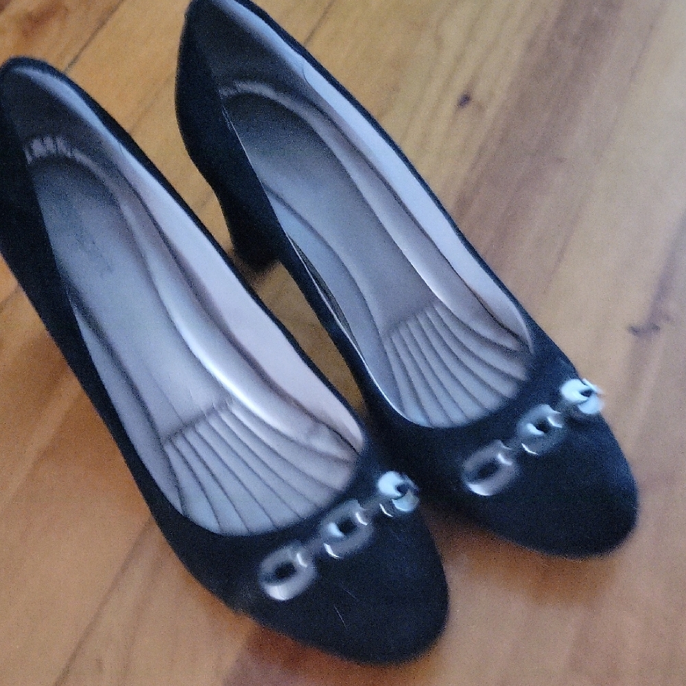 Easy Spirit Elegant Black Women's Heels With Chain Detail Size 8